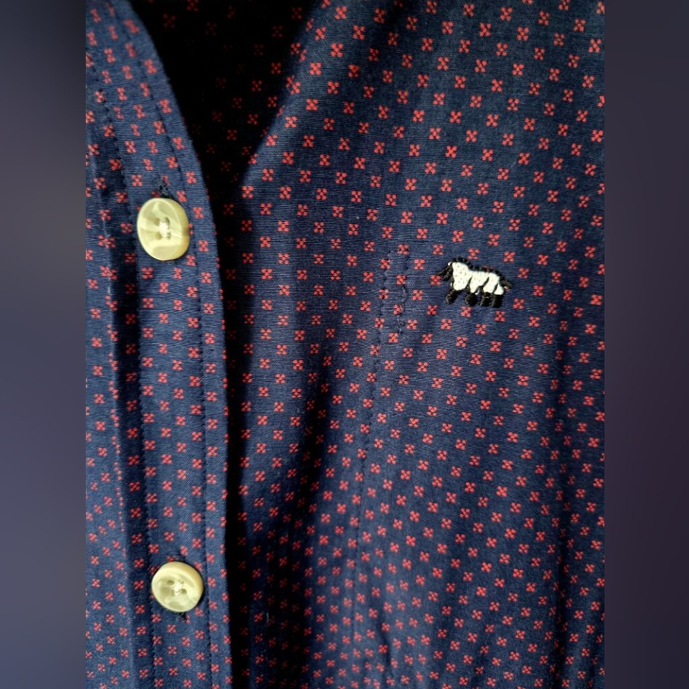 Like New PEAU DE LOUP Navy and Red Patterned Button-Up Shirt